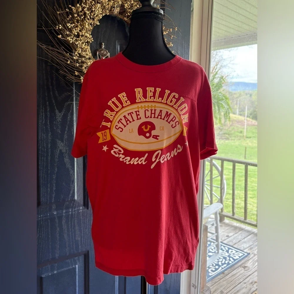 True Religion Brand Jeans T-Shirt Red Large Football Crew T-Shirt.